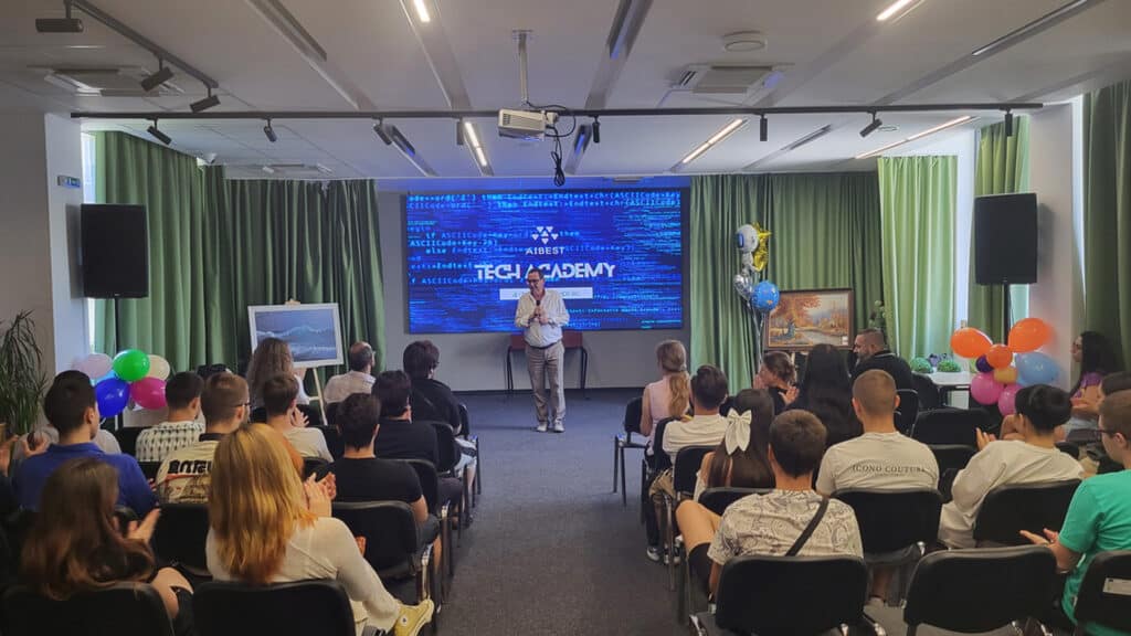 Tech Academy Бургас 2025 стартира – ученици и ИТ ментори заедно в реални проекти с подкрепата на AIBEST, SoftServe и Община Бургас.