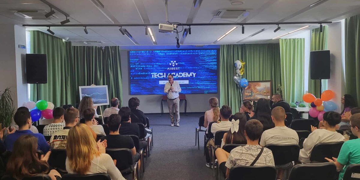 Tech Academy Бургас 2025 стартира – ученици и ИТ ментори заедно в реални проекти с подкрепата на AIBEST, SoftServe и Община Бургас.