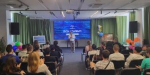 Tech Academy Бургас 2025 стартира – ученици и ИТ ментори заедно в реални проекти с подкрепата на AIBEST, SoftServe и Община Бургас.