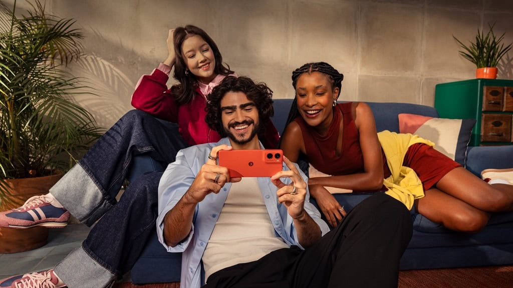 Motorola представи в България новите moto g06 и g06 power с батерии до 7000mAh и AI камери, както и ексклузивната Brilliant Collection със Swarovski® кристали.