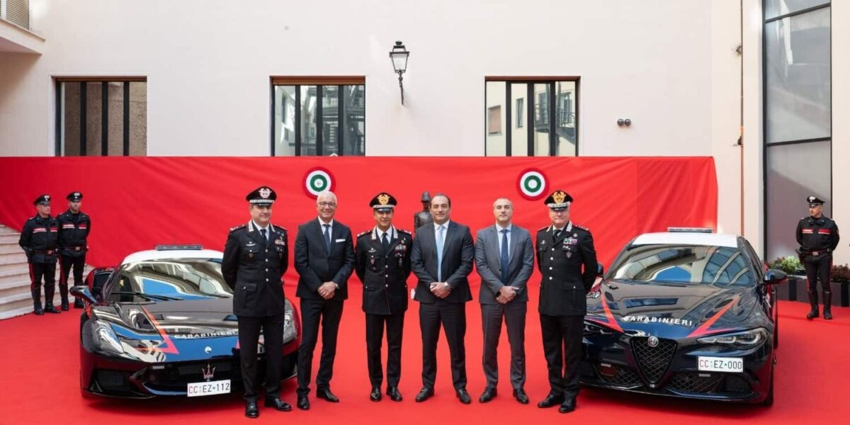 Maserati MCPURA и Alfa Romeo Giulia Quadrifoglio ще подпомагат италианските карабинери при спешен транспорт на органи и кръв. Новите автомобили на Stellantis съчетават високи технологии, мощ и социална отговорност.