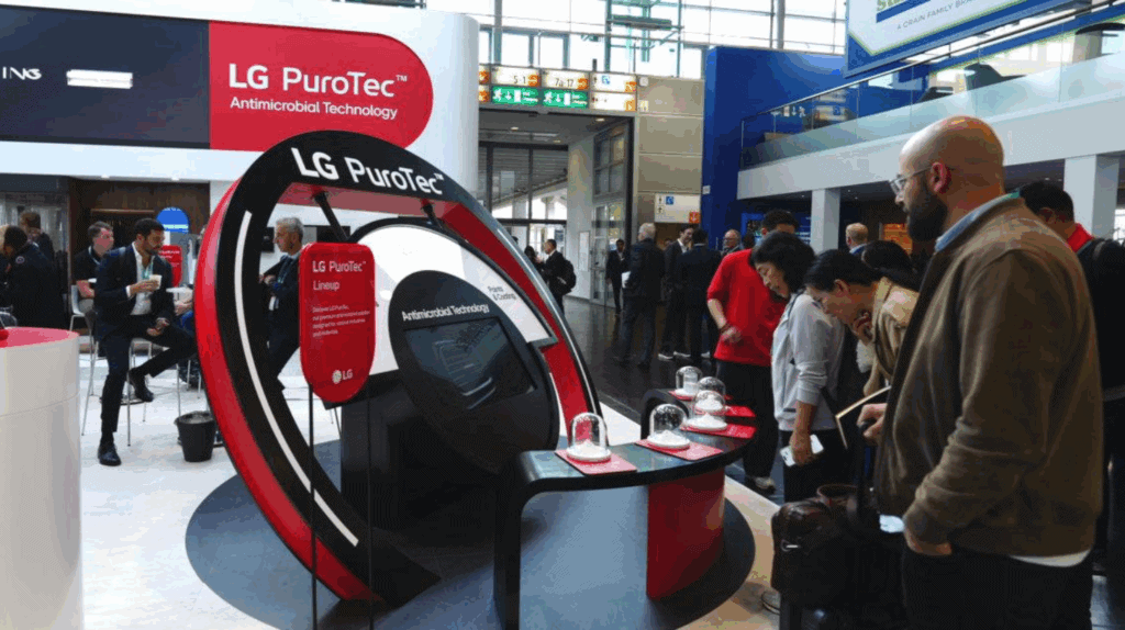 LG представи PuroTec™ – нов антимикробен материал, дебютирал на K 2025 в Германия. Иновативната технология предлага устойчиви решения и поставя нови стандарти за безопасност и ефективност в индустрията на материалите.
