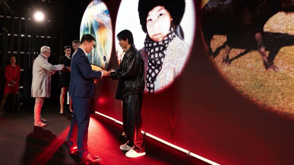 HUAWEI XMAGE Awards 2025 стартират в Париж с изложбата „Светът, ти и аз“. В класацията XMAGE 100 има и българско участие.