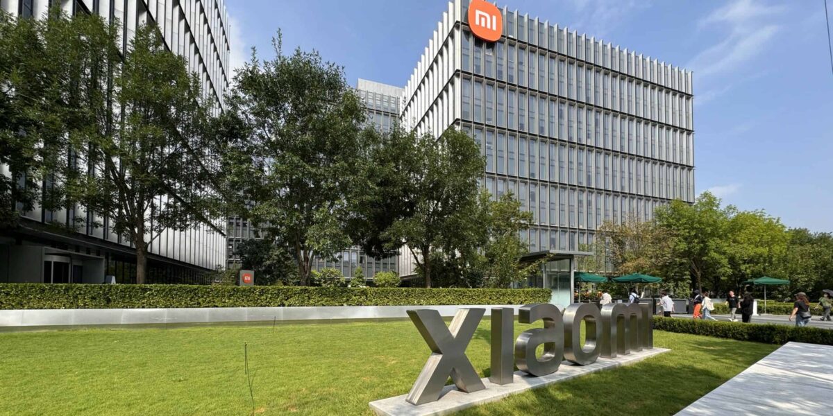 Xiaomi отчита 80,9% ръст в печалбата през Q3 2025, рекордни приходи, силен EV сектор и над 1 милиард свързани AIoT устройства.