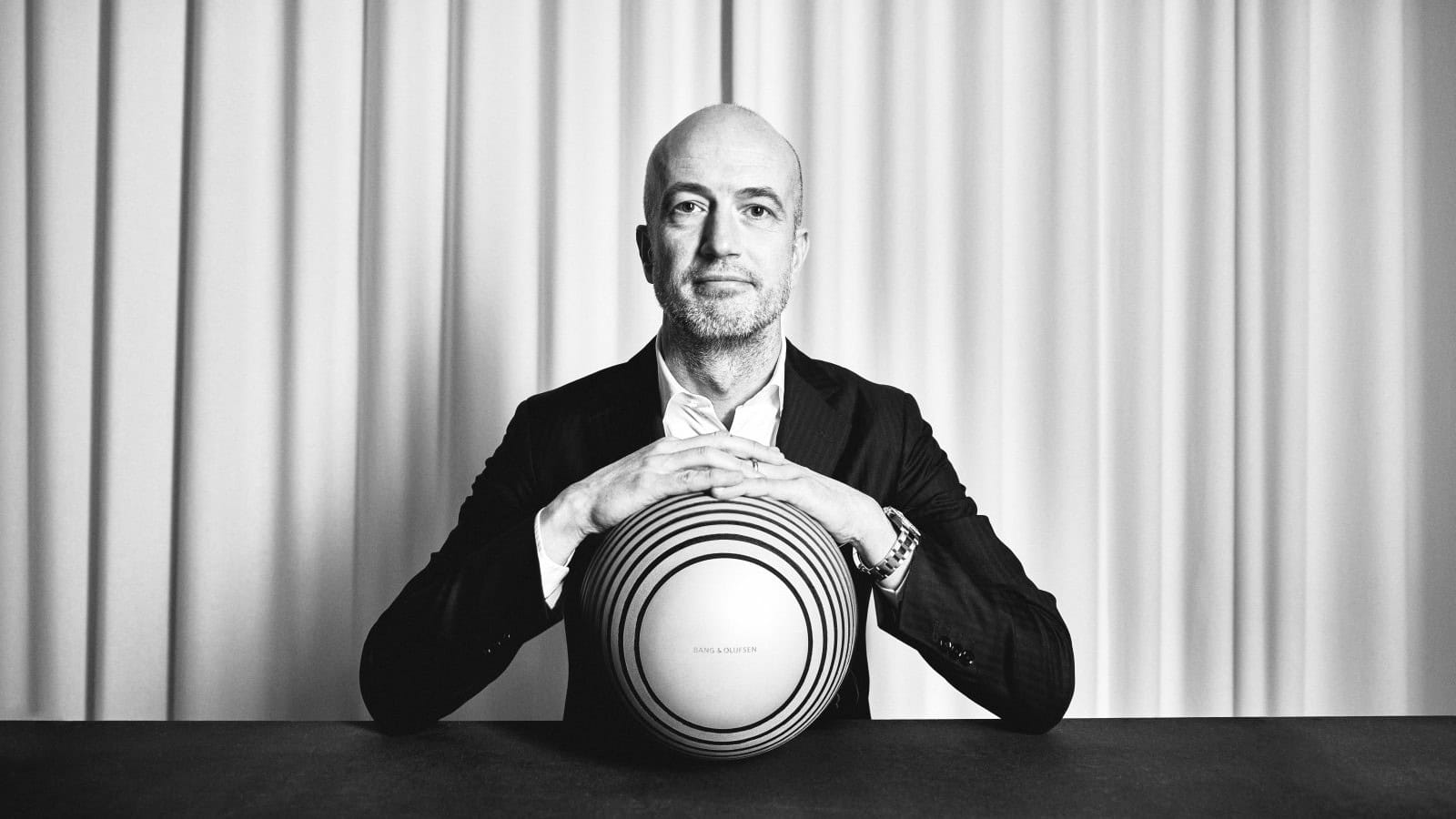 Bang & Olufsen представи предварително нов landscape говорител на ISE 2026 в Барселона – първото външно аудио решение, създадено изцяло от марката.