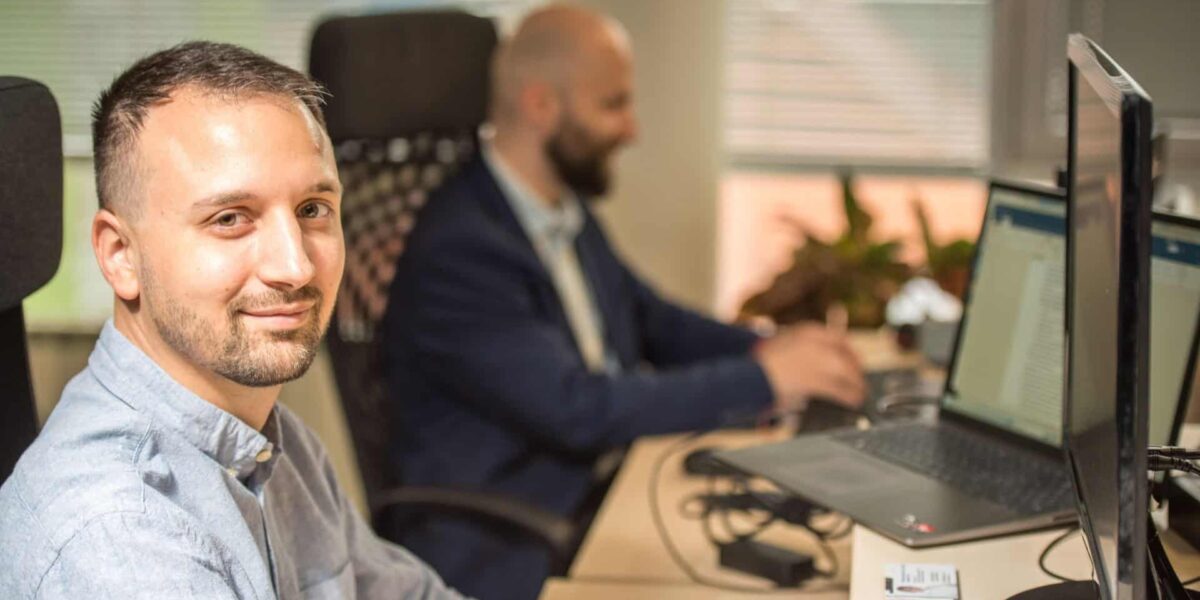 Компаниите преосмислят VMware стратегиите си заради новите абонаментни модели, растящите разходи и търсенето на по-гъвкави лицензи.