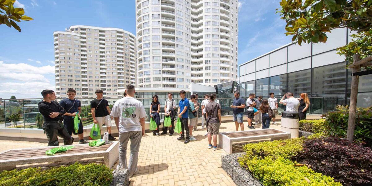 Над 150 ученици участват в рекордното издание на Техническата академия на AIBEST в Бургас и работят по реални ИТ проекти.